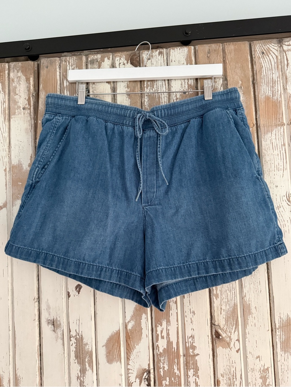 GAP Women's Cotton-Tencel Drawstring Shorts, Medium Blue, XL Tall
